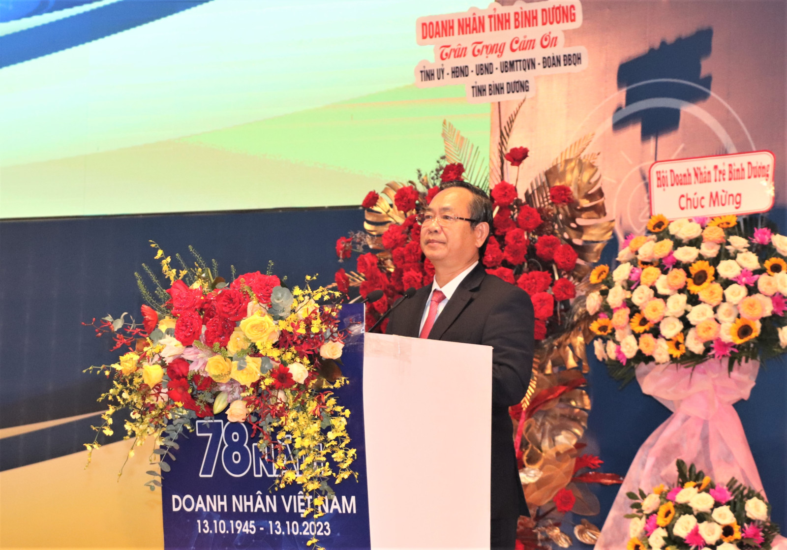 Đồng chí Nguyễn Văn Dành phát biểu tại buổi lễ.